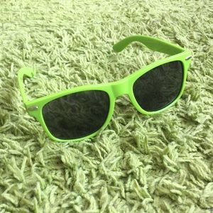 “⭐️” Lime green sunglasses 🕶